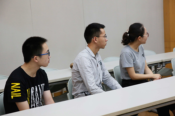 江苏虎豹集团资助邗江中学学生座谈会